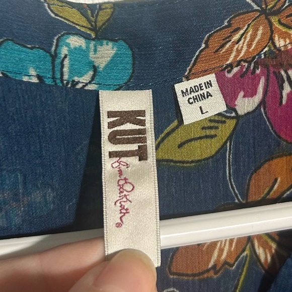 Kut from the Kloth Navy Floral Sheer Sinclaire Button Down Blouse Size Large - Picture 7 of 15